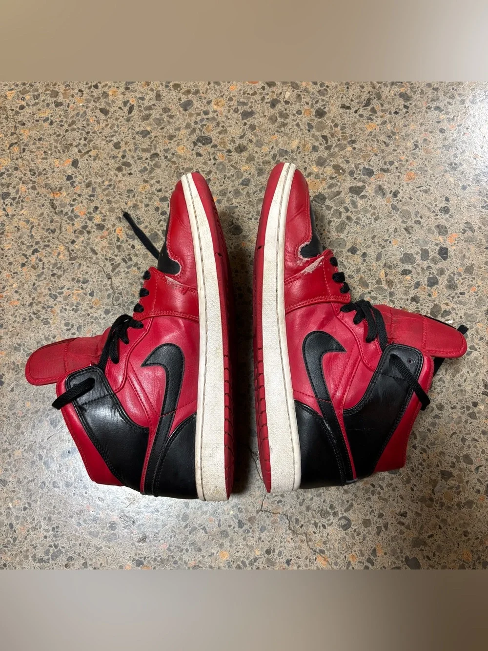 Jordan 1 Mid Reverse Bred (Men’s 9) Leather, Nike, Black, Red, White